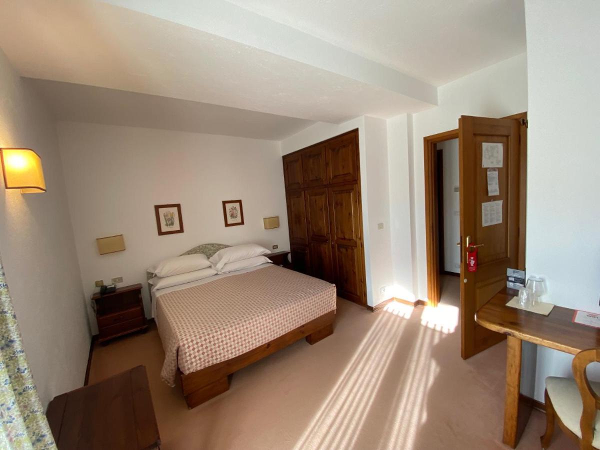 Triolet 3*