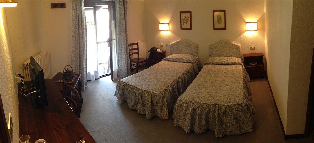 Triolet Hotel