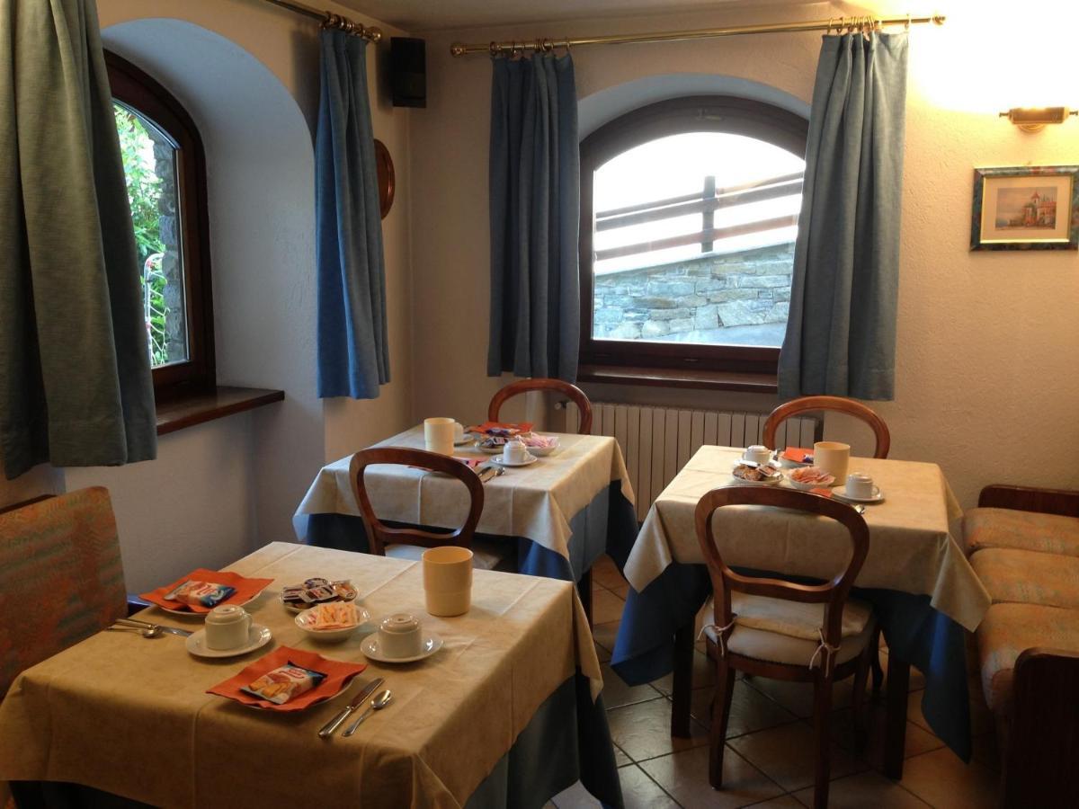 Triolet 3*